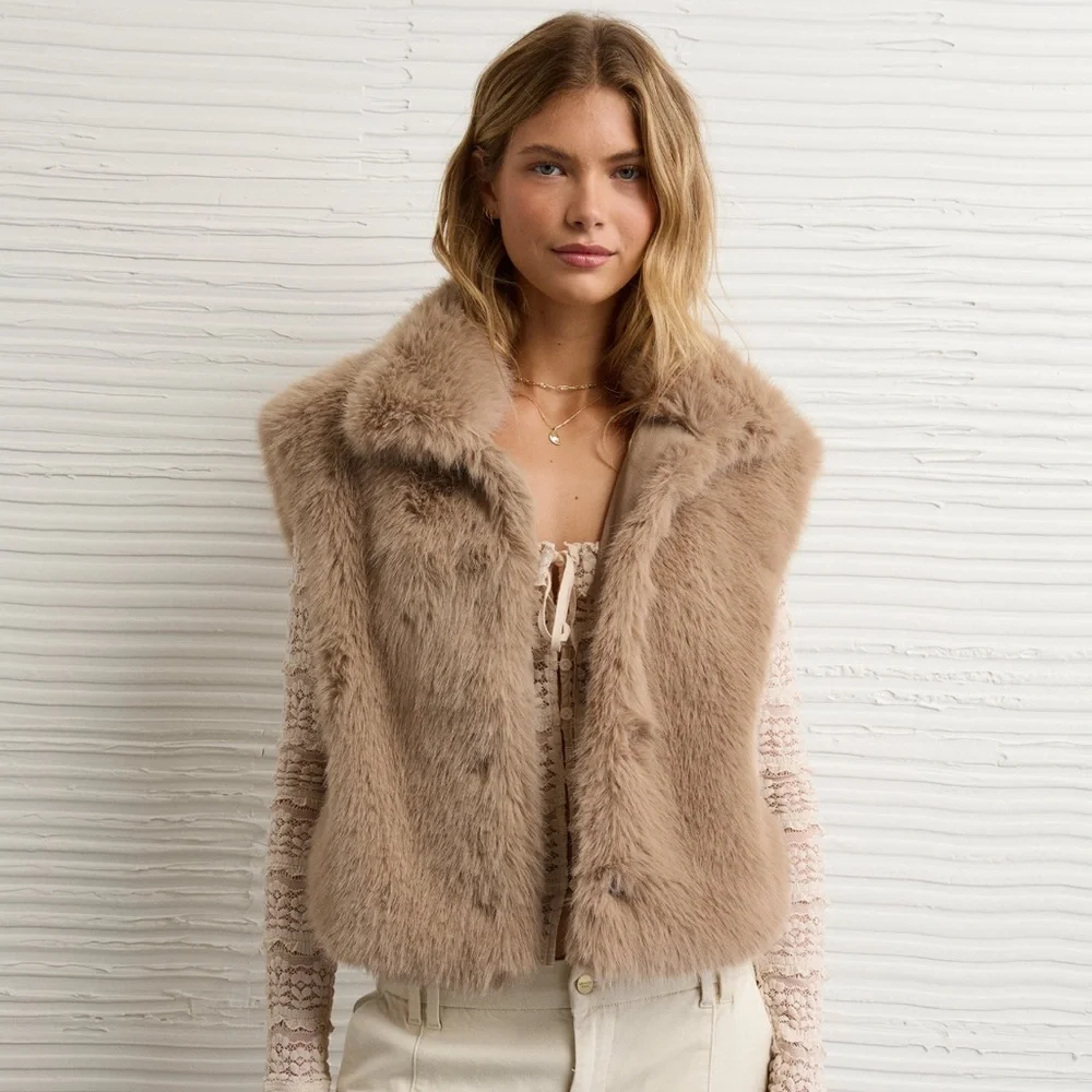 American Eagle - NWT Women's Tan Faux Fur Vest - Picture 2 of 8